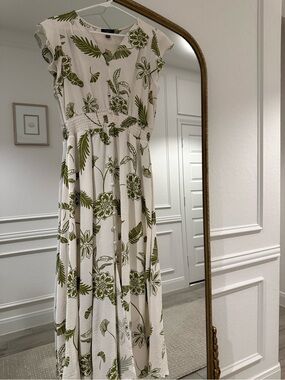 Like New Haver White Maxi Dress with Olive Green Floral Print – Smocked Waist M